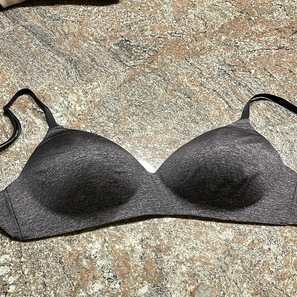 Victoria’s Secret T-shirt lightly lined wireless bra dark gray 38DD